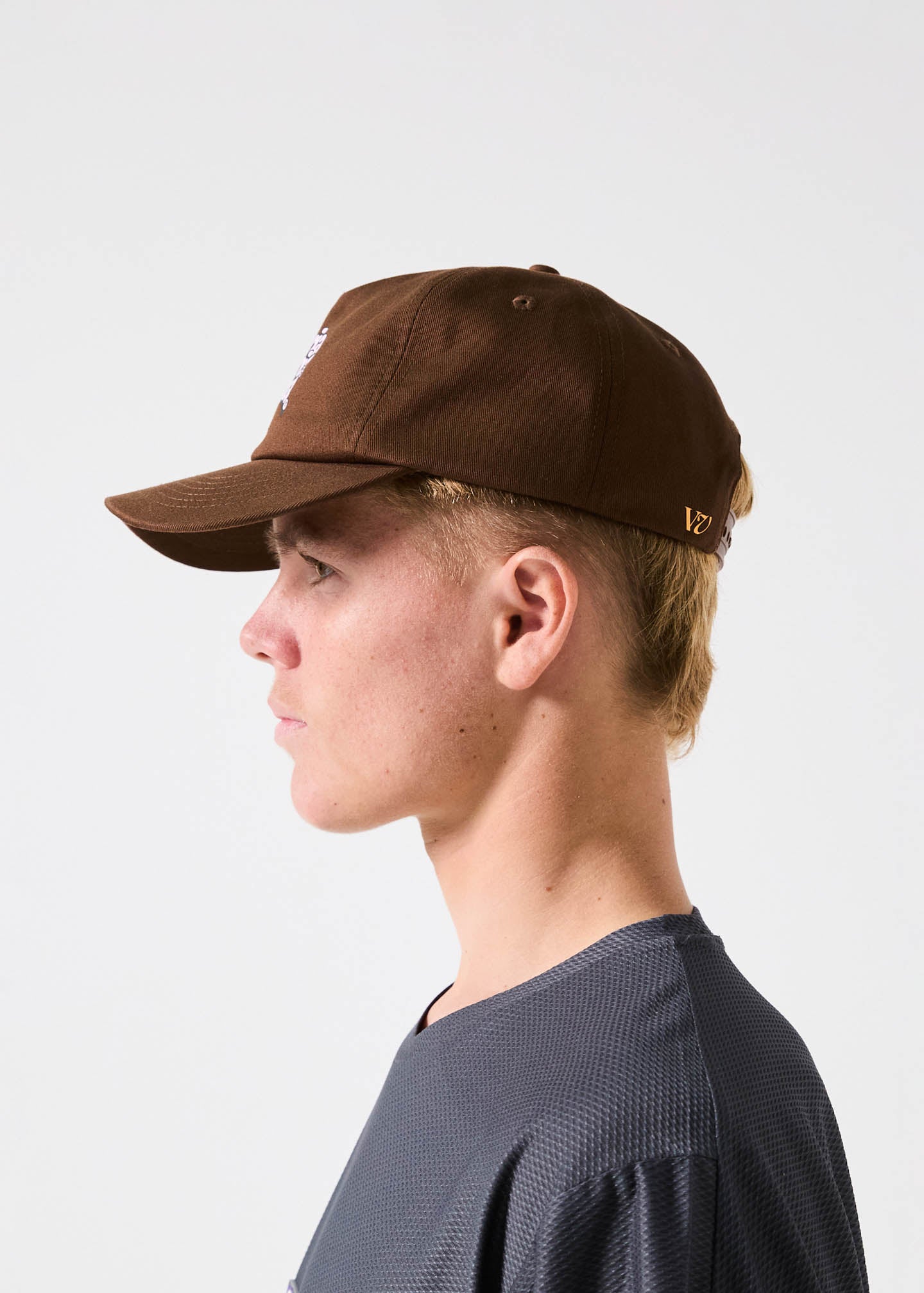 PUFFER CAP : BROWN