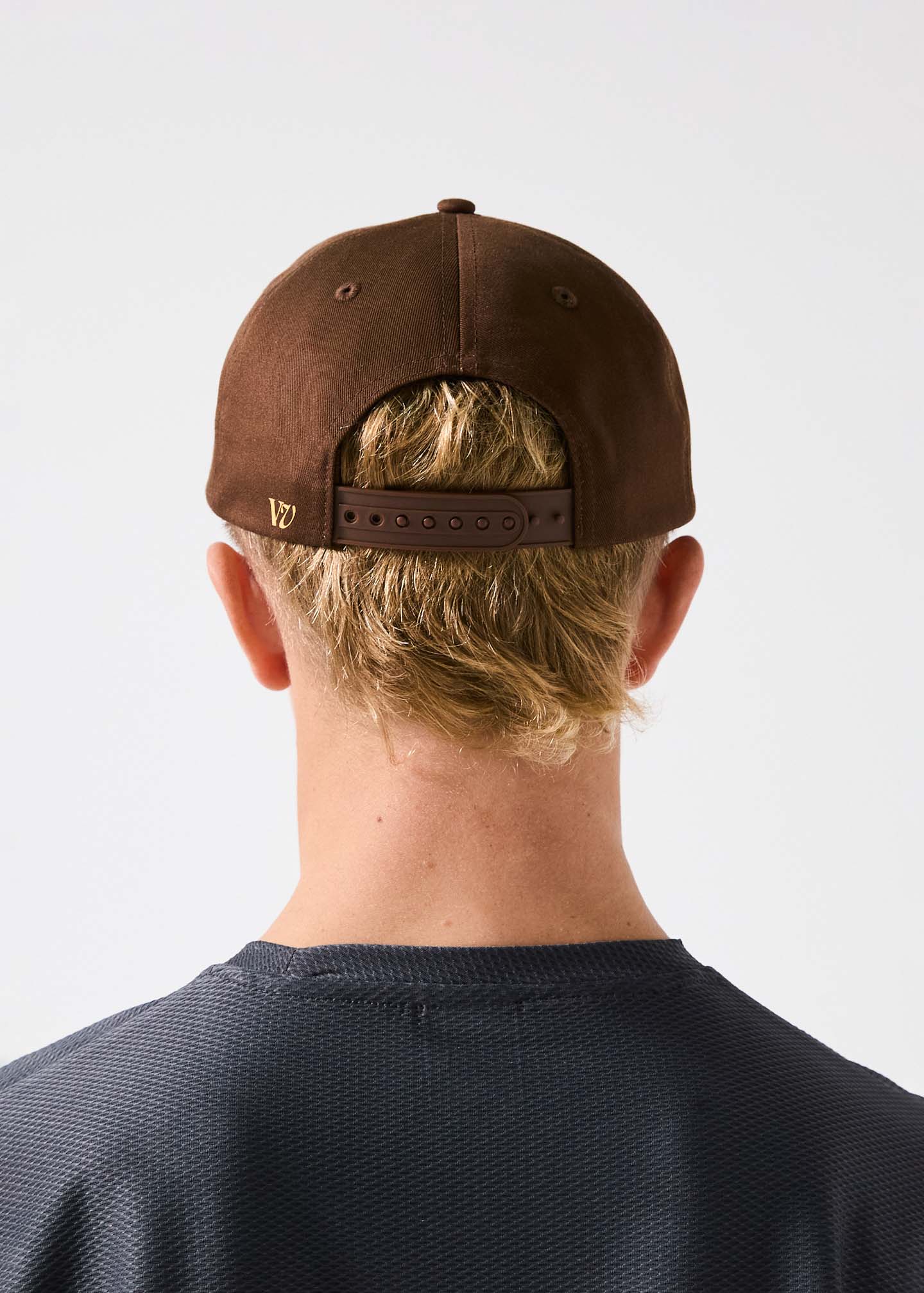 PUFFER CAP : BROWN